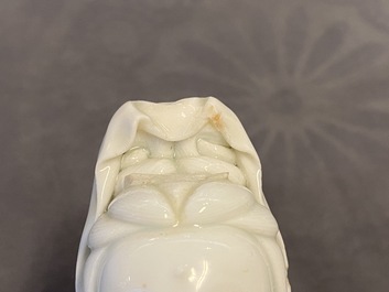 Une figure de Guanyin en porcelaine blanc de Chine, marque en creux, 19/20&egrave;me